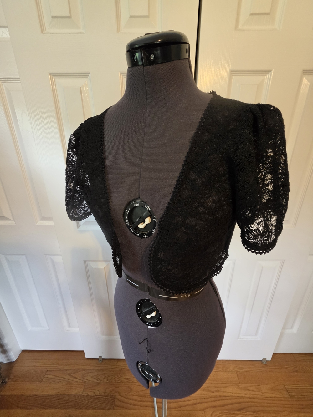 Source Unknown Black Lace Cropped Bolero